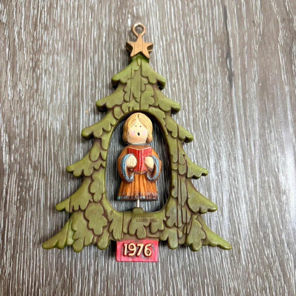 Vintage 1976 Hallmark Keepsake Ornament Choir Girl Angel Spinner Christmas Tree